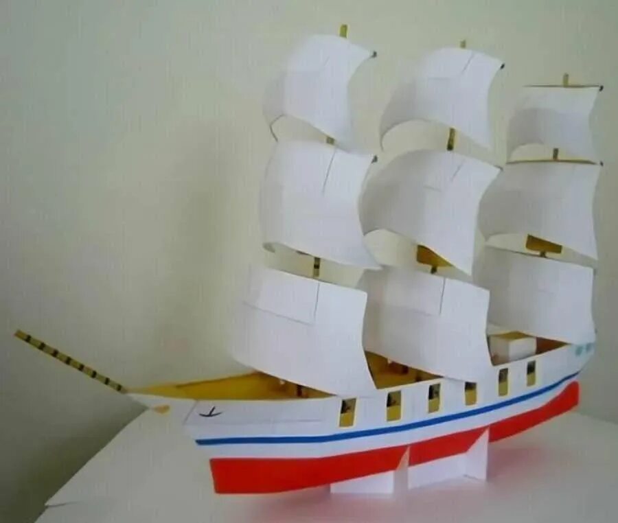 Парусник из картона. Корабль из картона. Парусник из бумаги. Корабль парусник из бумаги.