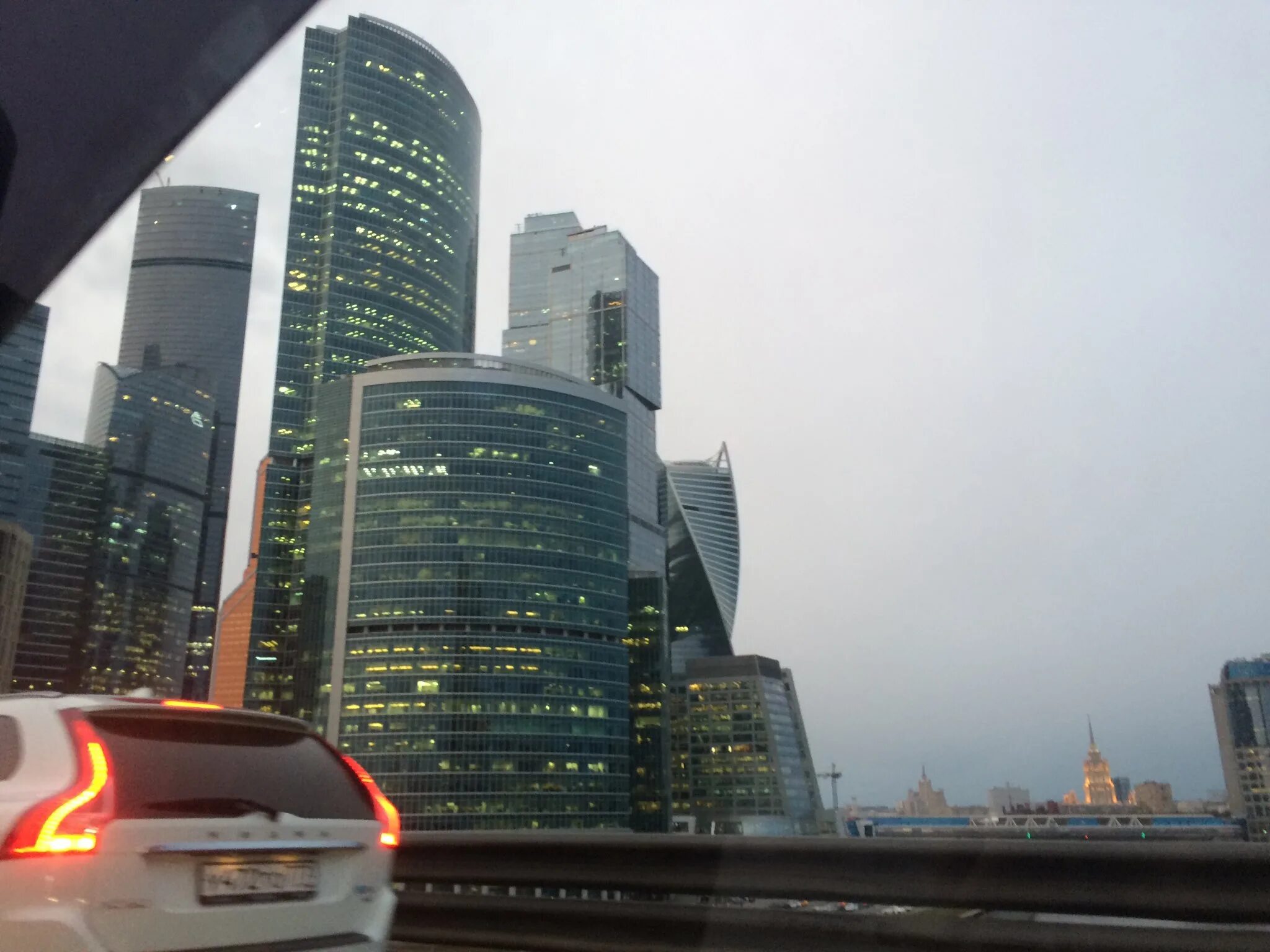 Веб камеры москва сити в реальном времени. Москва Сити. Москва Сити вид из машины. Москва Сити из окна. Вид на Москва Сити из окна машины.