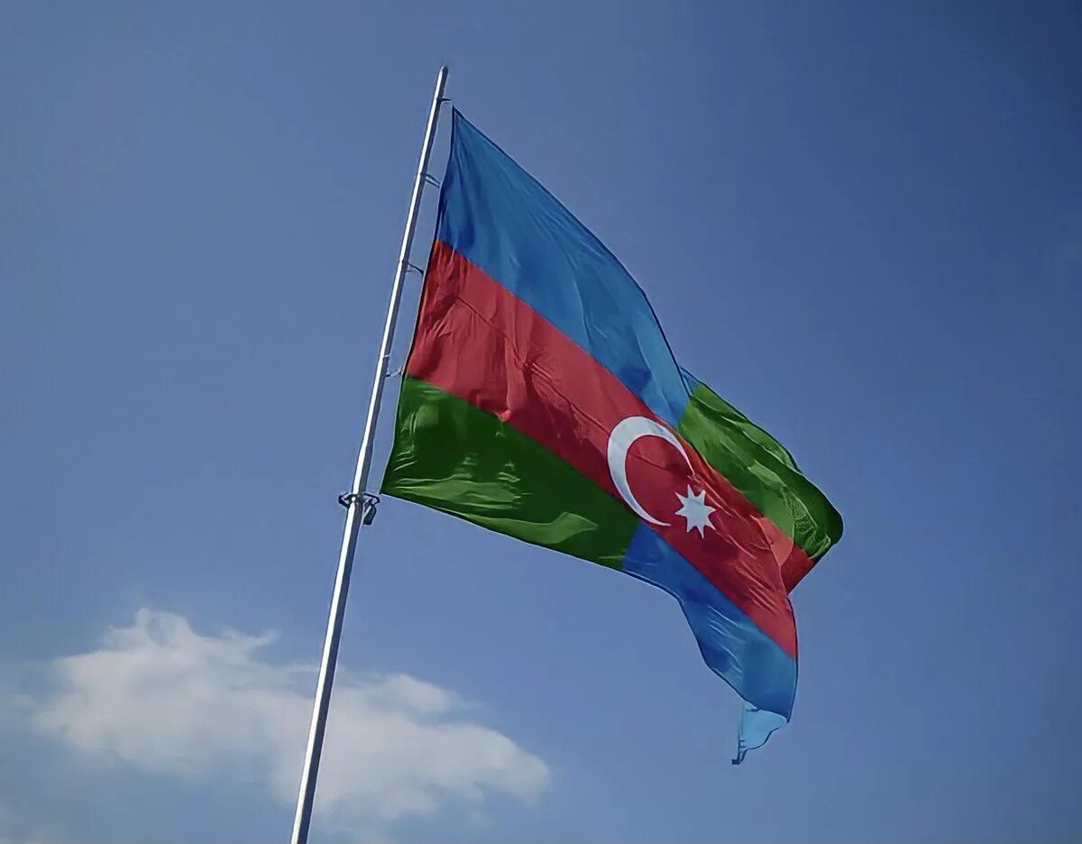 Азербайджан азер. Националистический флаг Азербайджана. Флаг Азербайджана 2022. Флаг Азербайджана 1917. Развивающейся флаг Азербайджана.