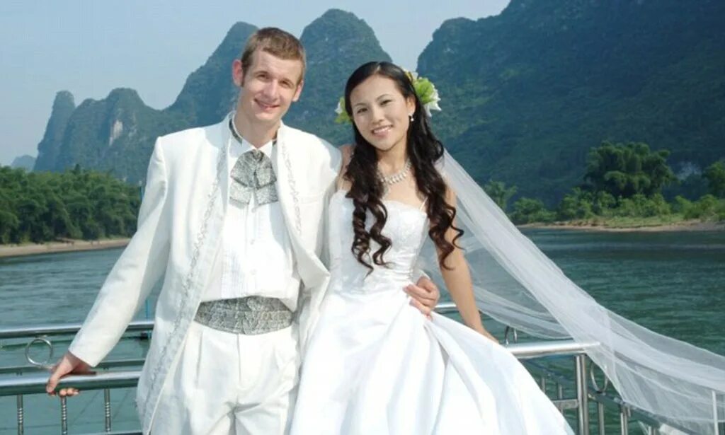 Азиатская жена. Жена китаянка. Жена китайка. Китаянка замужем за русским. Муж русский жена китаянка.