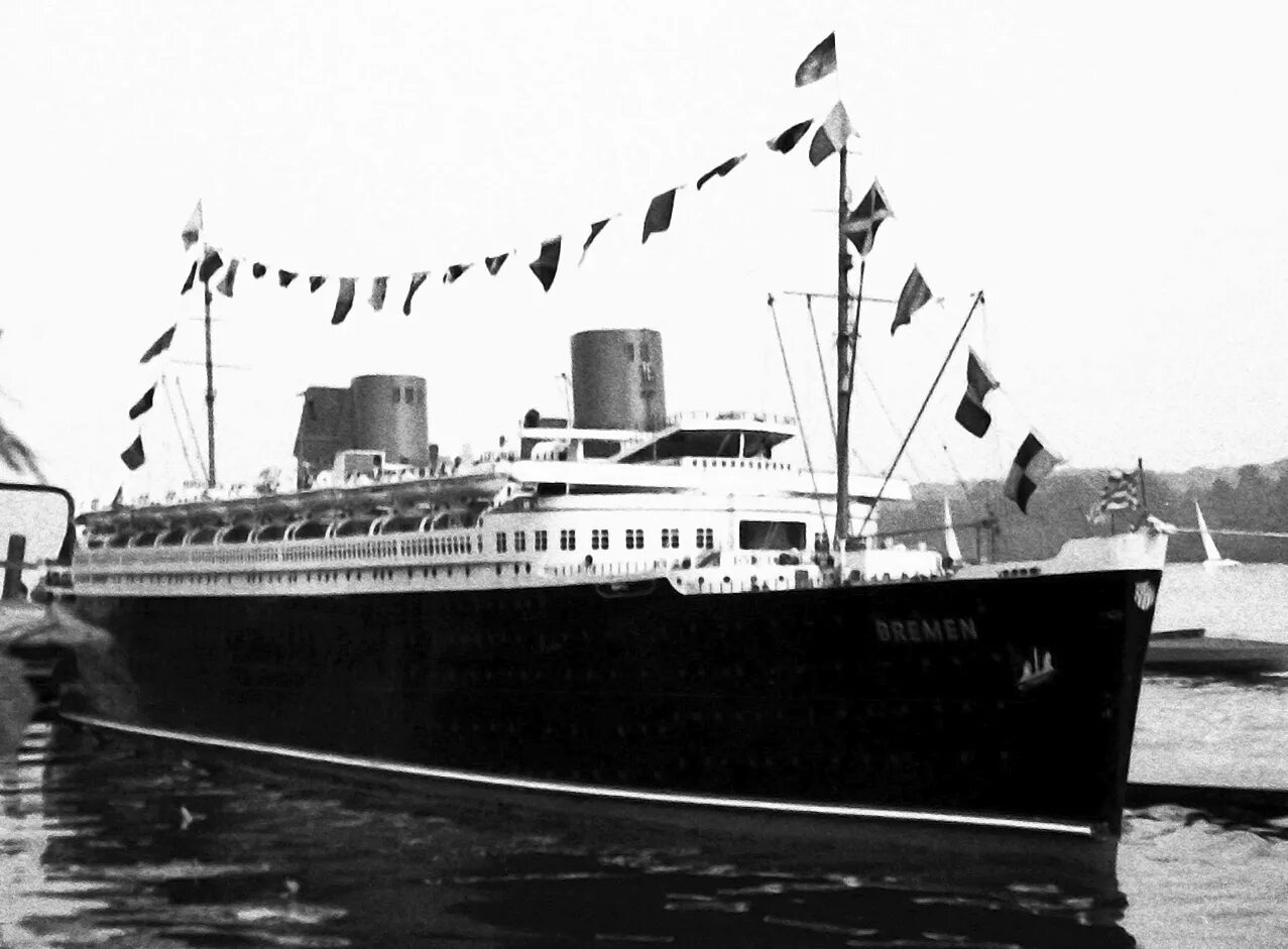 Бремен лайнер. Лайнер бремен 1930. Лайнер бремен 1929. Германский лайнер бремен. Судно ss bremen.