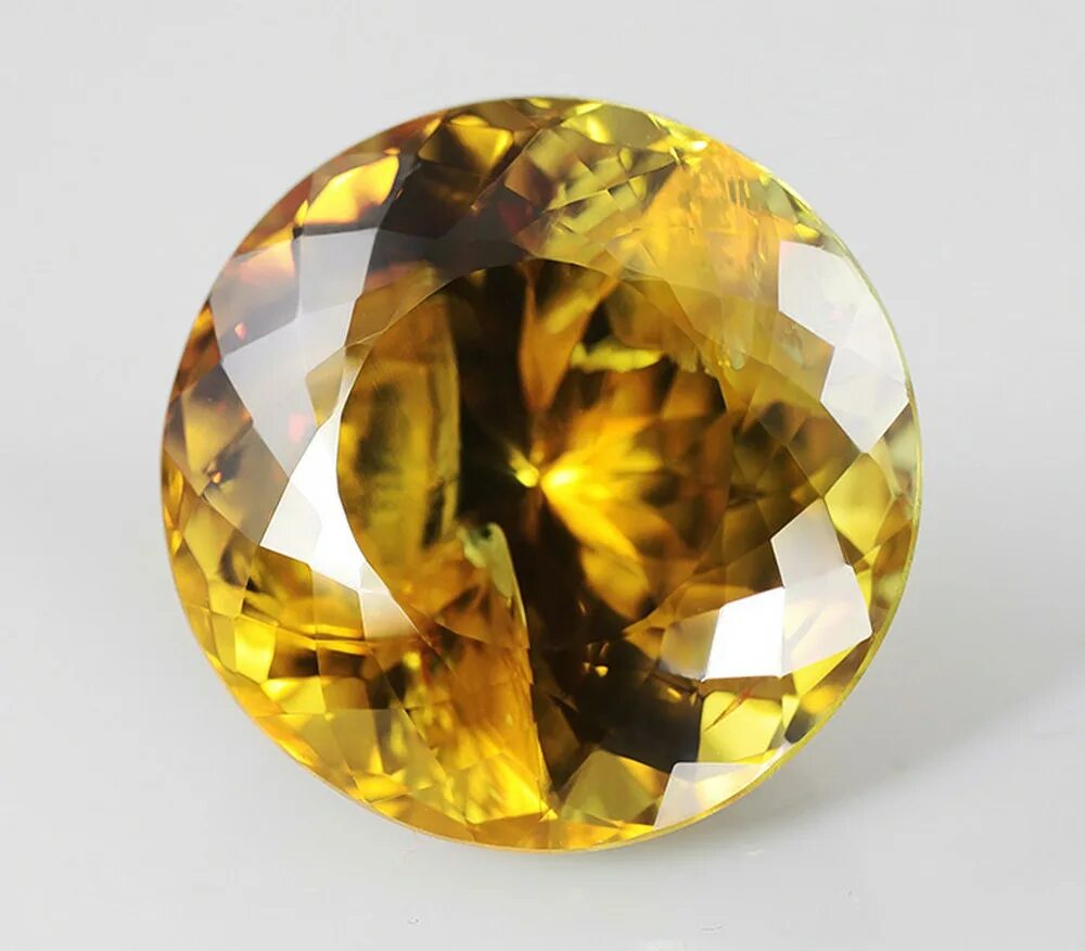 хризоберилл корунд. хризоберилл минерал. самоцветы камни хризоберилл. хризоберилл. хризоберилл зеленый.