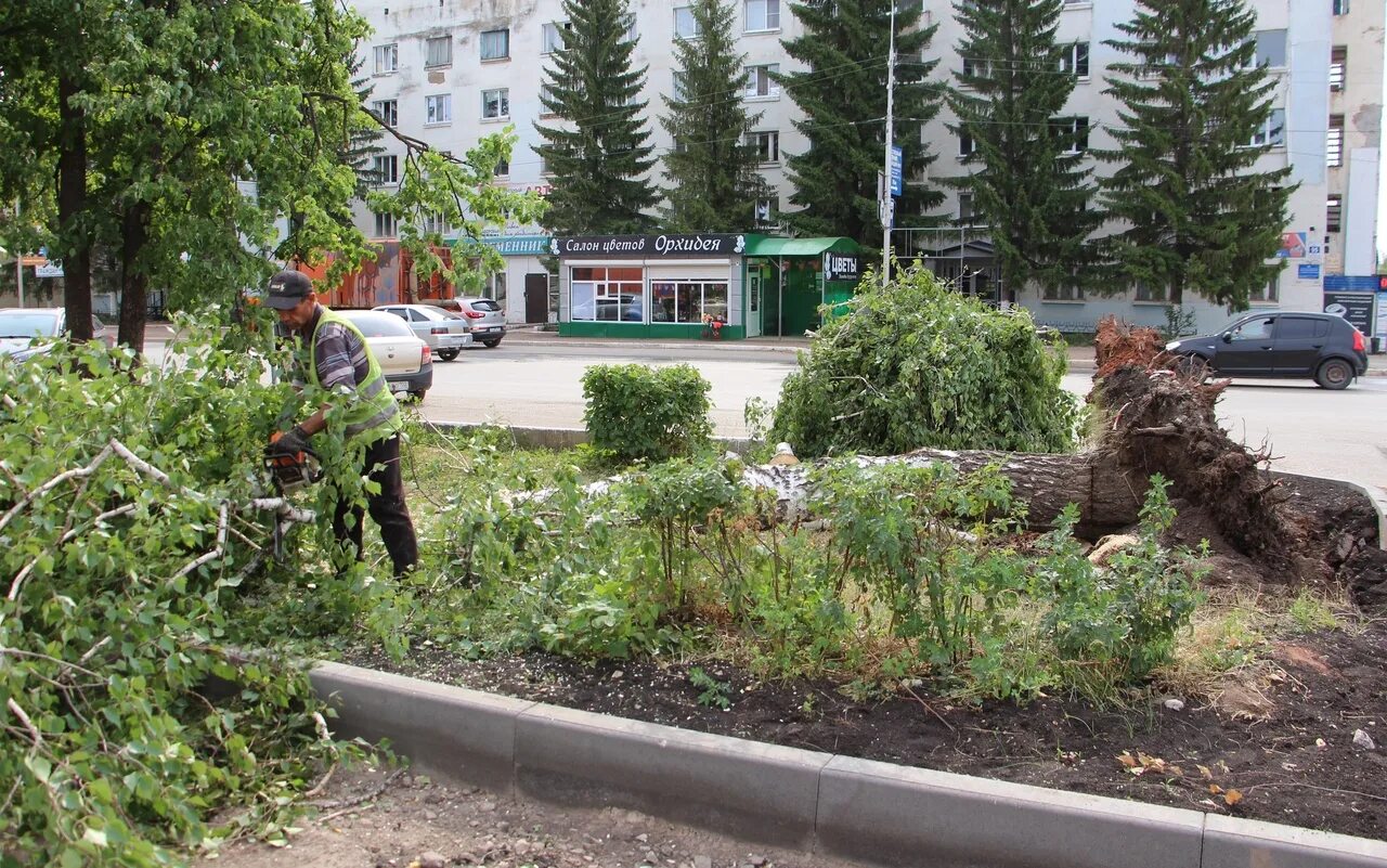 Коммунистическая 52. Белебеевский коммунальник. Сотрудник жэк. Белебей ул коммунистическая 53. Муп коммунальник.
