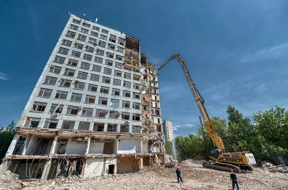 Снос зданий в московской области. Демонтаж многоэтажных зданий. Демонтаж высотных зданий. Снос высотных зданий. Сносят здание.