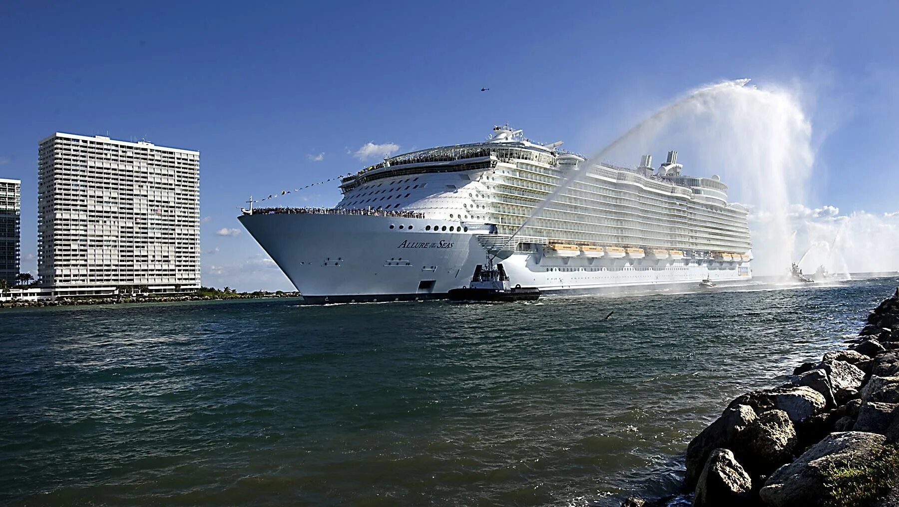 Какой самый известный корабль. Royal Caribbean корабли. Самый большой корабль в мире 2023. Самый огромный корабль в мире самый большой корабль в мире. Самый большой корабль в мире 2022 пассажирский.