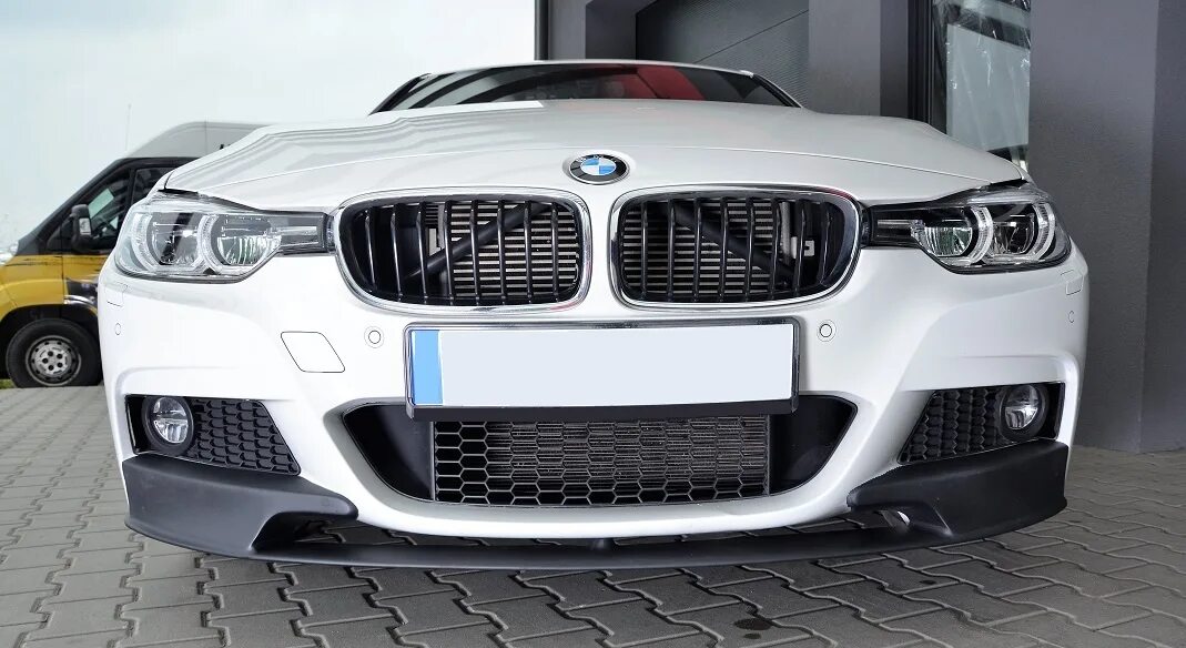 Bmw f30 передний бампер. М бампер bmw f30. Bmw f30 карбоновый сплиттер. М бампер f30. Сплиттер на бампер бмв f30.