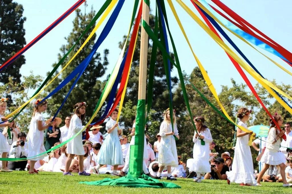 Танец на 1 мая. Maypole. Белтейн Майское дерево. Celebration Maypole. May Day Maypole.