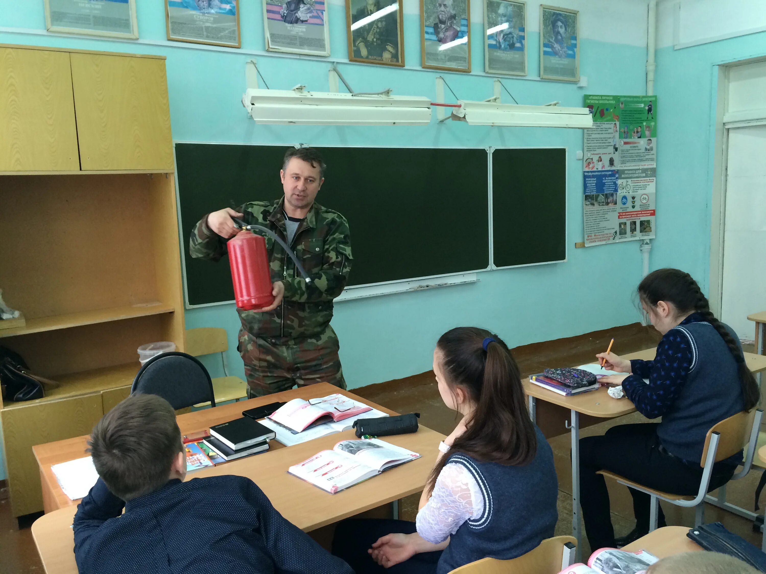 Тёплая гора Пермский край спецшкола. Поселок теплая гора Горнозаводский район Пермский край. Посёлок горный Пермский край школа. Школа в посёлке тёплая гора. Школа 85 пермь