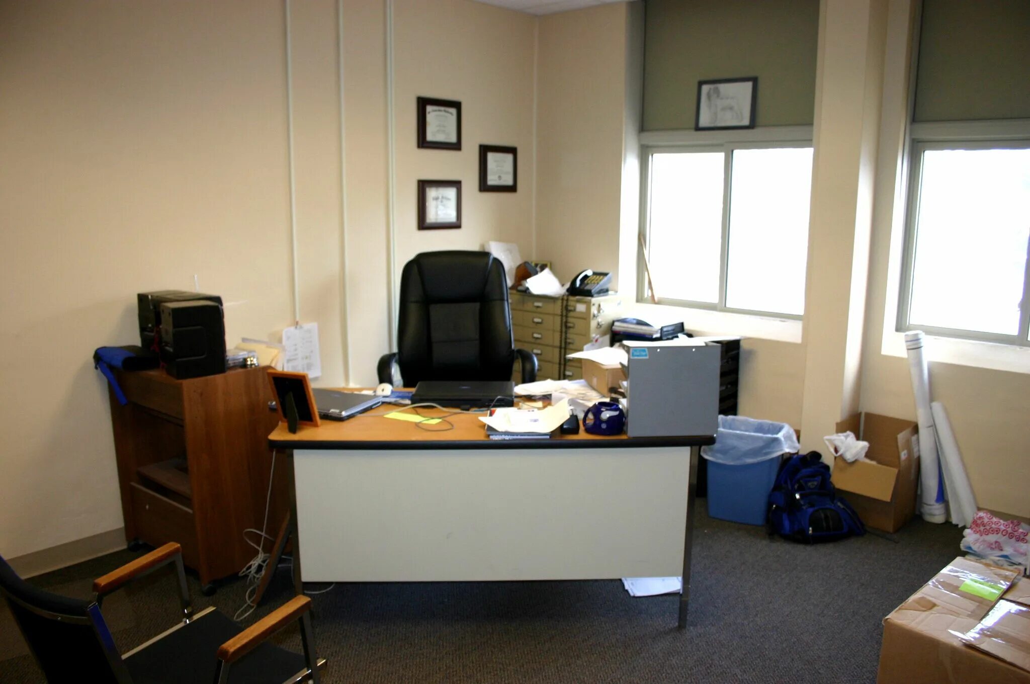Офис совдеповский. Principal s office. School principal office. Principal s office. Principals room.