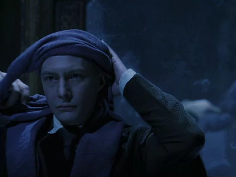 Профессор квиррелл. Профессор квиринус квиррелл. Гарри поттер квиррелл. Профессор квирелл гарри. Гарри поттер и философский камень профессор квиррелл.