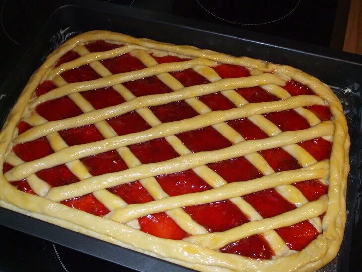 Пирог с повидлом из дрожжевого. Как сделать пирог с повидлом. Сладкий дрожжевой пирог. Открытый пирог с повидлом. Сладкий дрожжевой пирог.