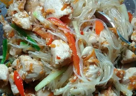 Салат с фунчозой и курицей