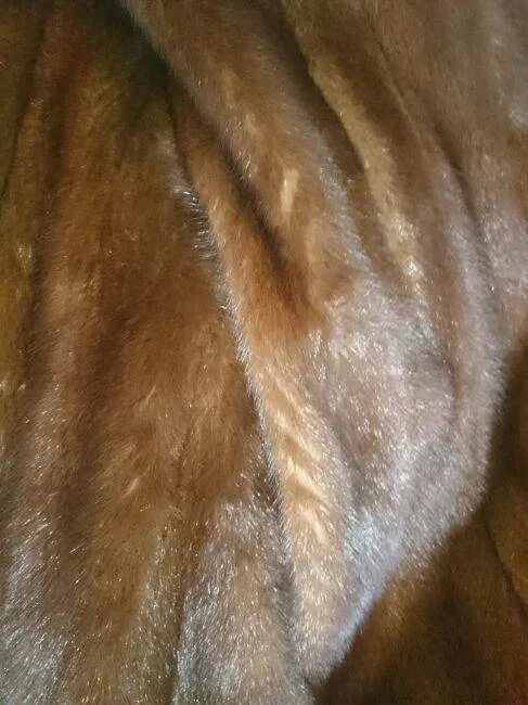 Некачественный мех норки. Заломы на мехе норки. Дефекты на норковой шубе. Моль в шубе. Проплешины на шубе.