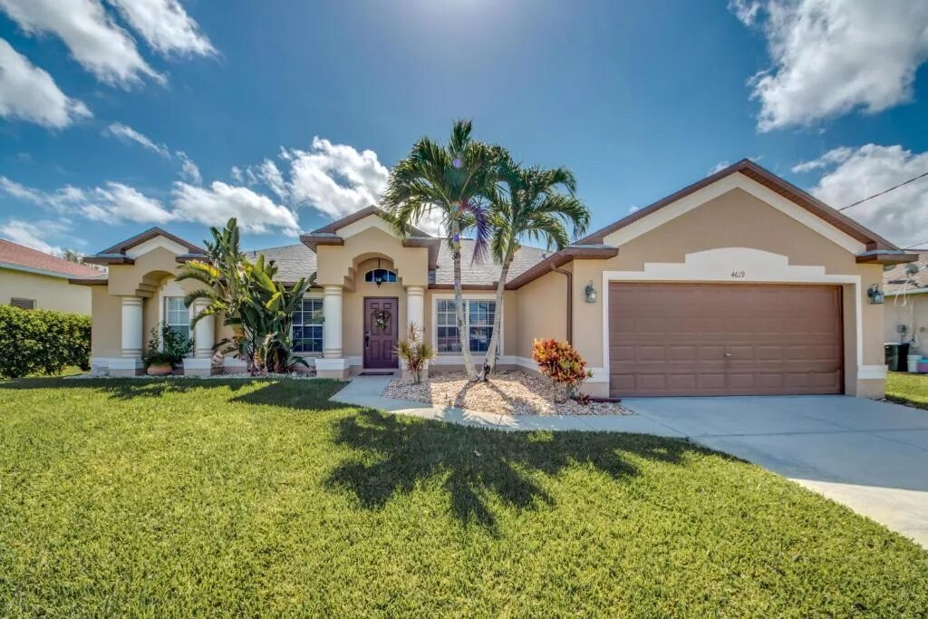 Cape coral. Cape coral florida сша. кейп корал флорида. кейп корал город во флориде. коралловый дом во флориде.
