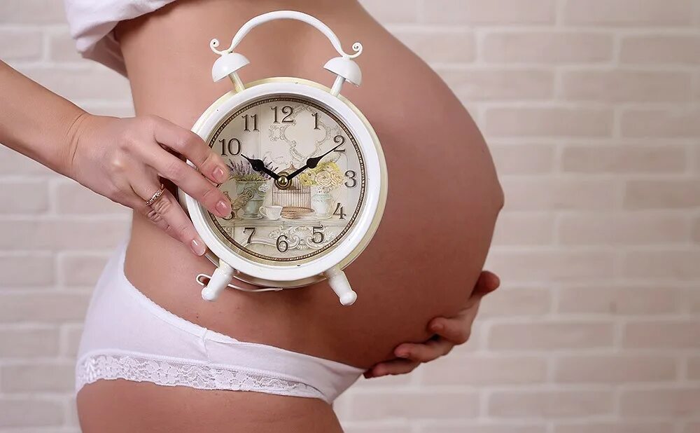 День рожавших женщин. Доброе утро беременной. Беременный живот и часы. Беременная в ожидании родов. Беременная женщина часы.