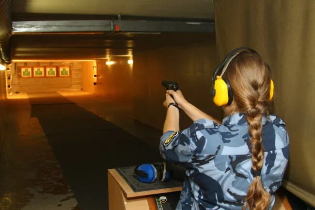 Подготовка сотрудников уис. Сотрудник фсин. Боевые приемы борьбы уис. Младший инспектор охраны фсин. Рукосуев академия фсин.