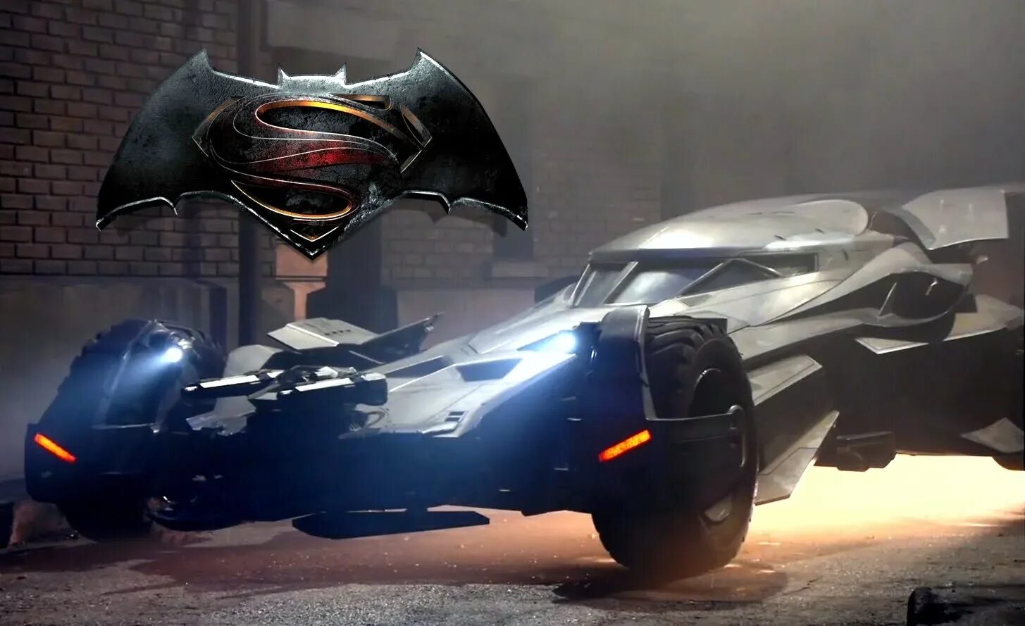 Batman batmobile. Бен Аффлек бетменбетмобиль. Бэтмобиль 2016. Бэтмен Аффлек Бэтмобиль. Бэтмобиль Бэтмен против Супермена.