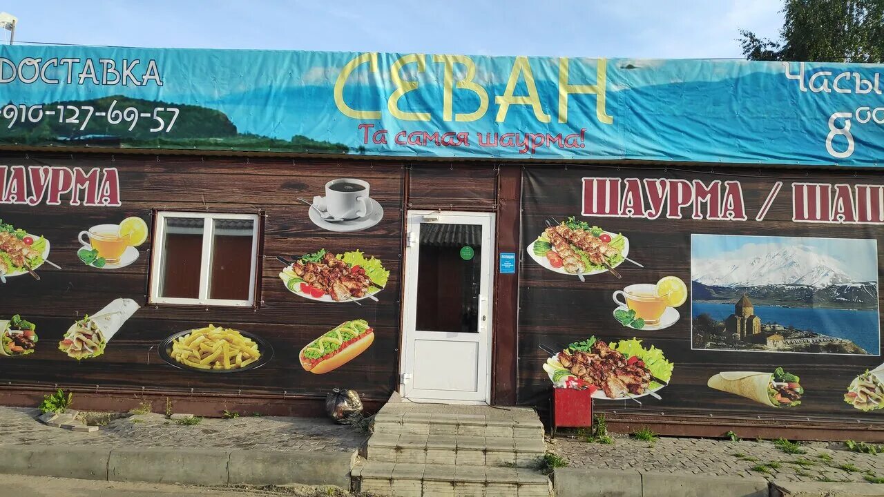 севан починки. севан починки. севан починки. озеро севан в феврале. плот на озере севан.