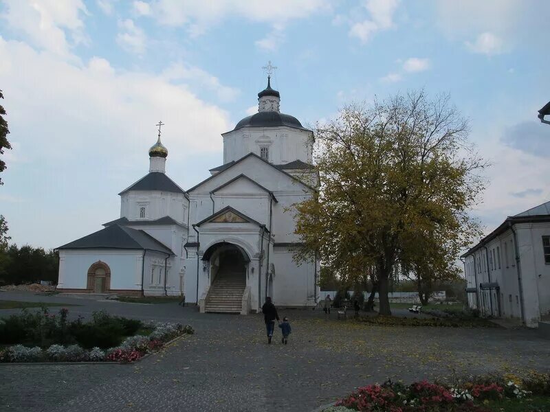 Рыльск рыльский монастырь. Рыльский Свято-Николаевский монастырь. Рыльский Свято Никольский монастырь. Свято Николаевский монастырь Рыльск. Рыльский мужской монастырь Курской области.