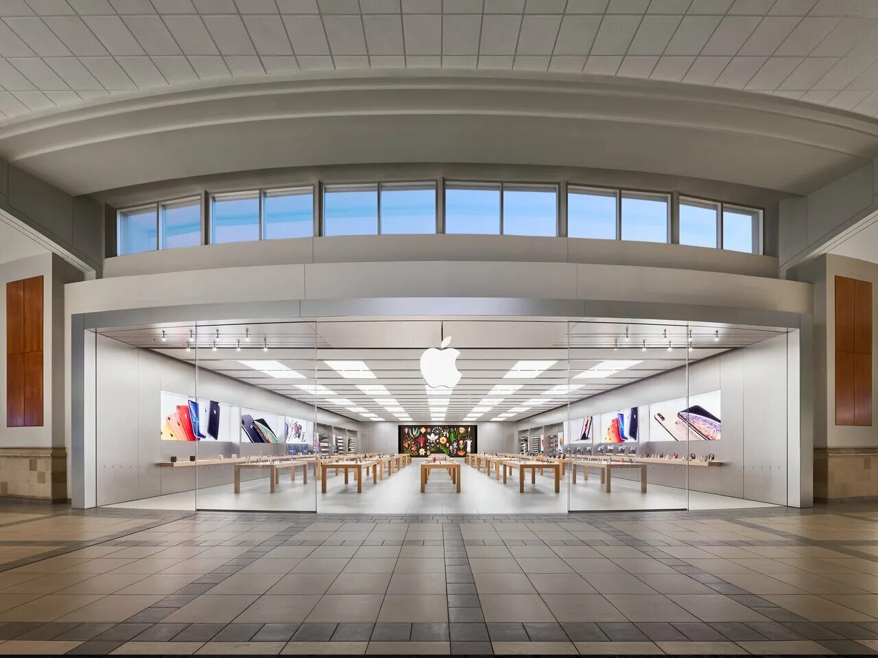 Apple market спб. Apple Store Минск. Apple Store Columbus. Эппл Маркет. Apple Store входная зона.