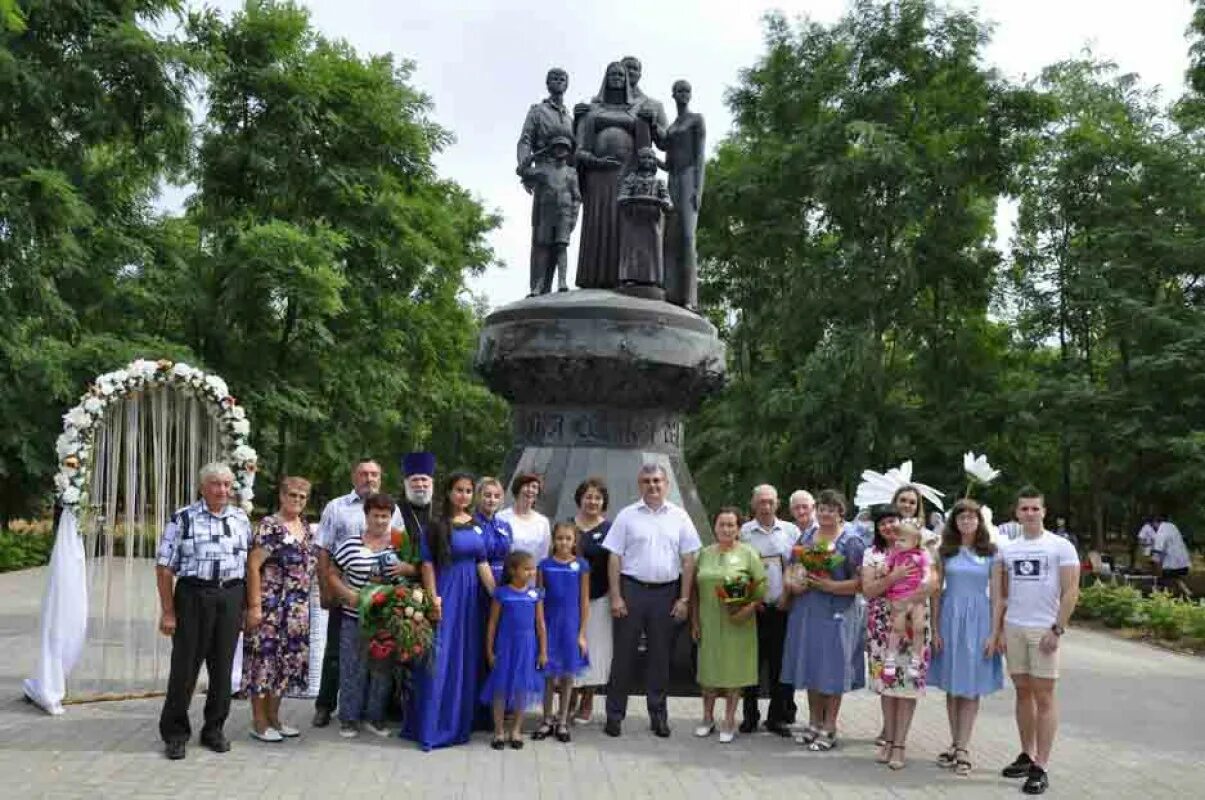 Парк семьи новый Оскол. День семьи любви и верности новый Оскол. Сквер семьи любви и верности. Сквер семьи любви и верности в Солигорске.