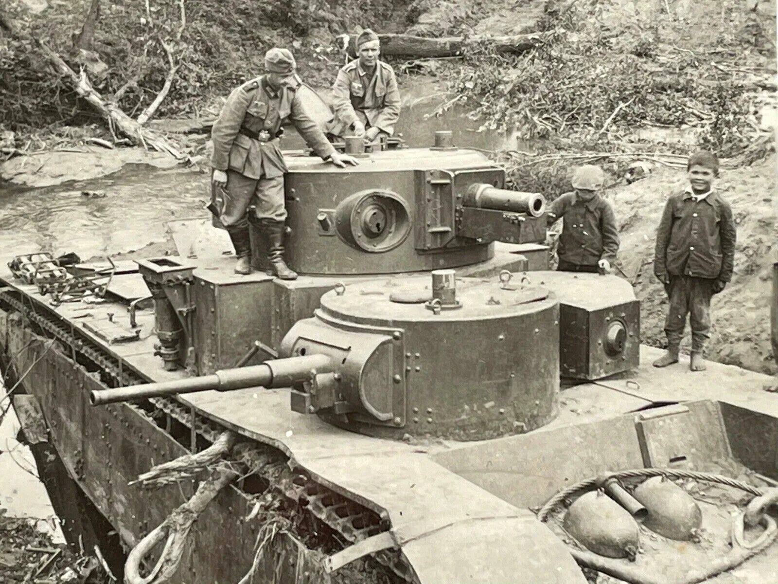 68 т п. Оборона Берлина т-35. Т-35 В бою. Послевоенные т35 85. Т-35 танк.