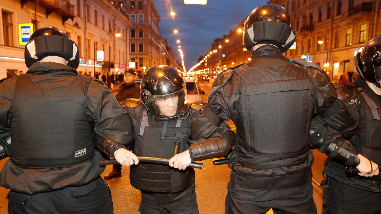 Российская полиция фашисты. Уличный митинг