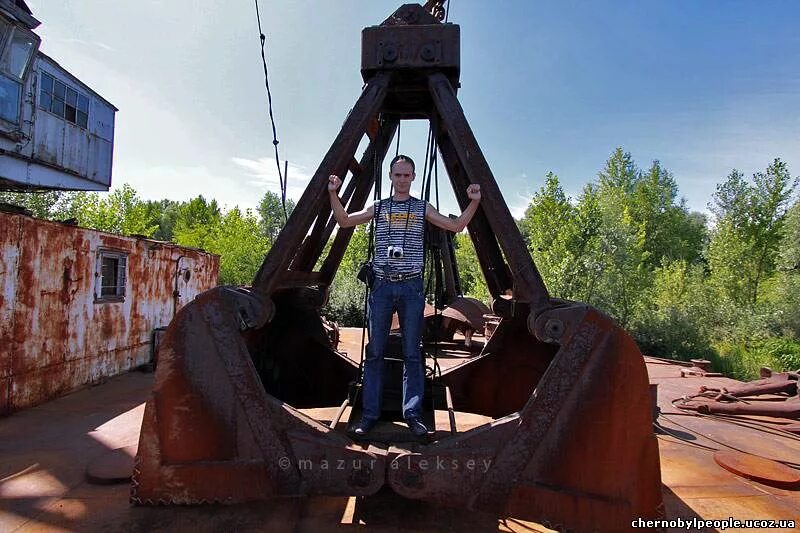 Ковш в шахте 4. Грейферный ковш Чернобыль. Грейферный ковш Припять.