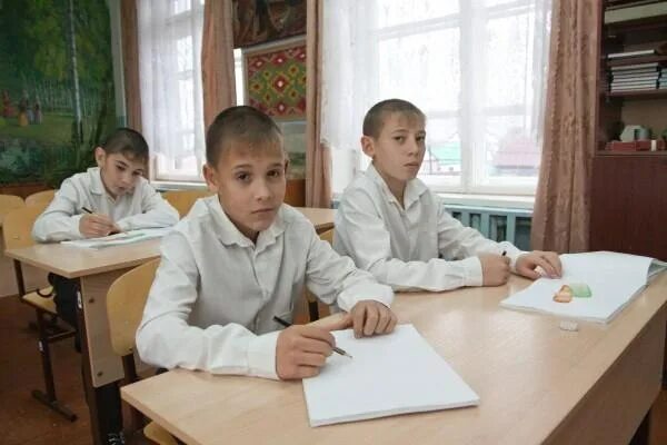 Коррекционная школа класс. Учился в спецшколе. Детская колония для несовершеннолетних. Интернат для трудных подростков в москве. Что такое спецшкола для детей.