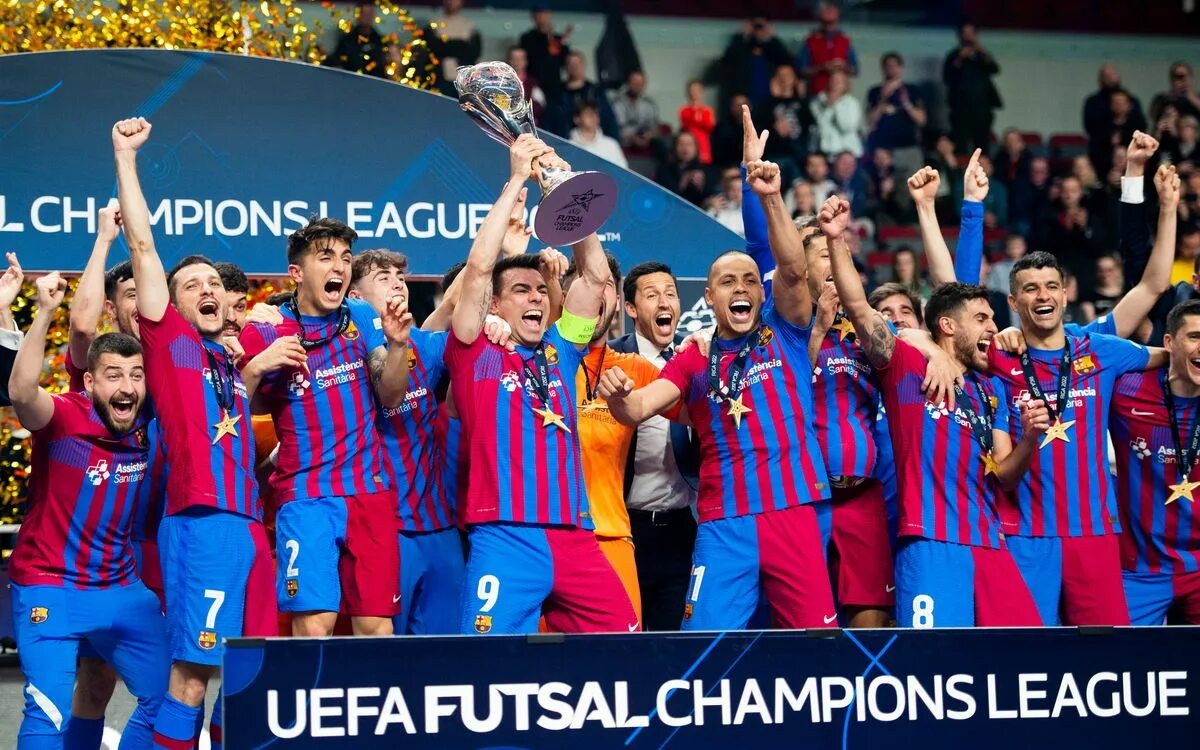 Барселона победитель лиги чемпионов 2015. Барселона лч 2015. Барселона выиграла лч. Барселона победитель лиги чемпионов 2015. Барселона выигрывала лч.