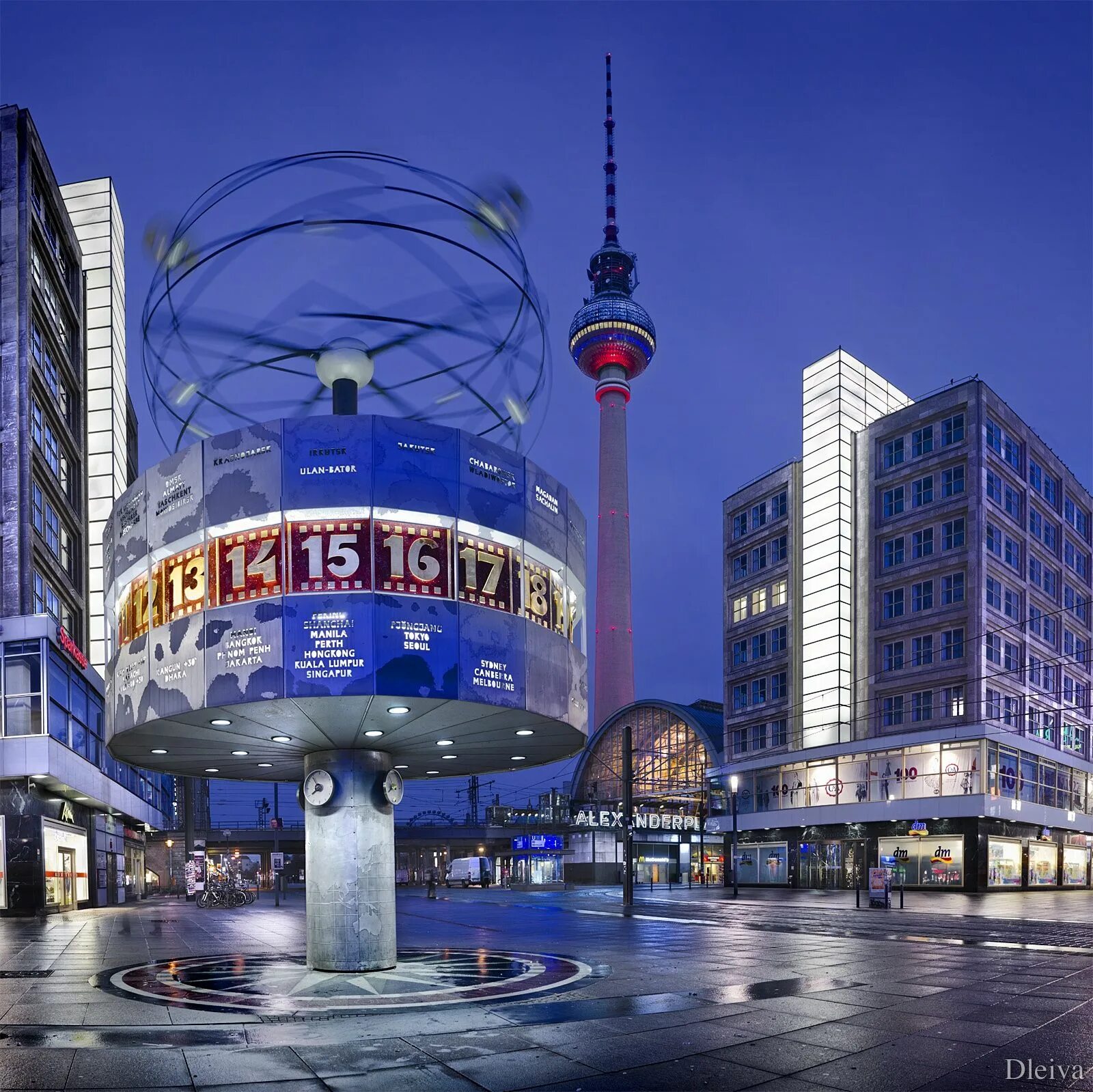 Мир берлине. Берлин достопримечательности александерплатц. Мир берлине. Часы в берлине на александрплац. Часы в берлине на александрплац.