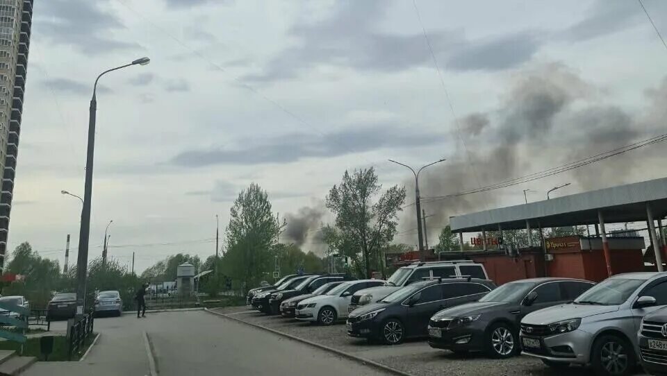 Что горит в заречье. Пожар в перми. пожар в перми сейчас. пожар в перми сегодня. в перми горит завод.