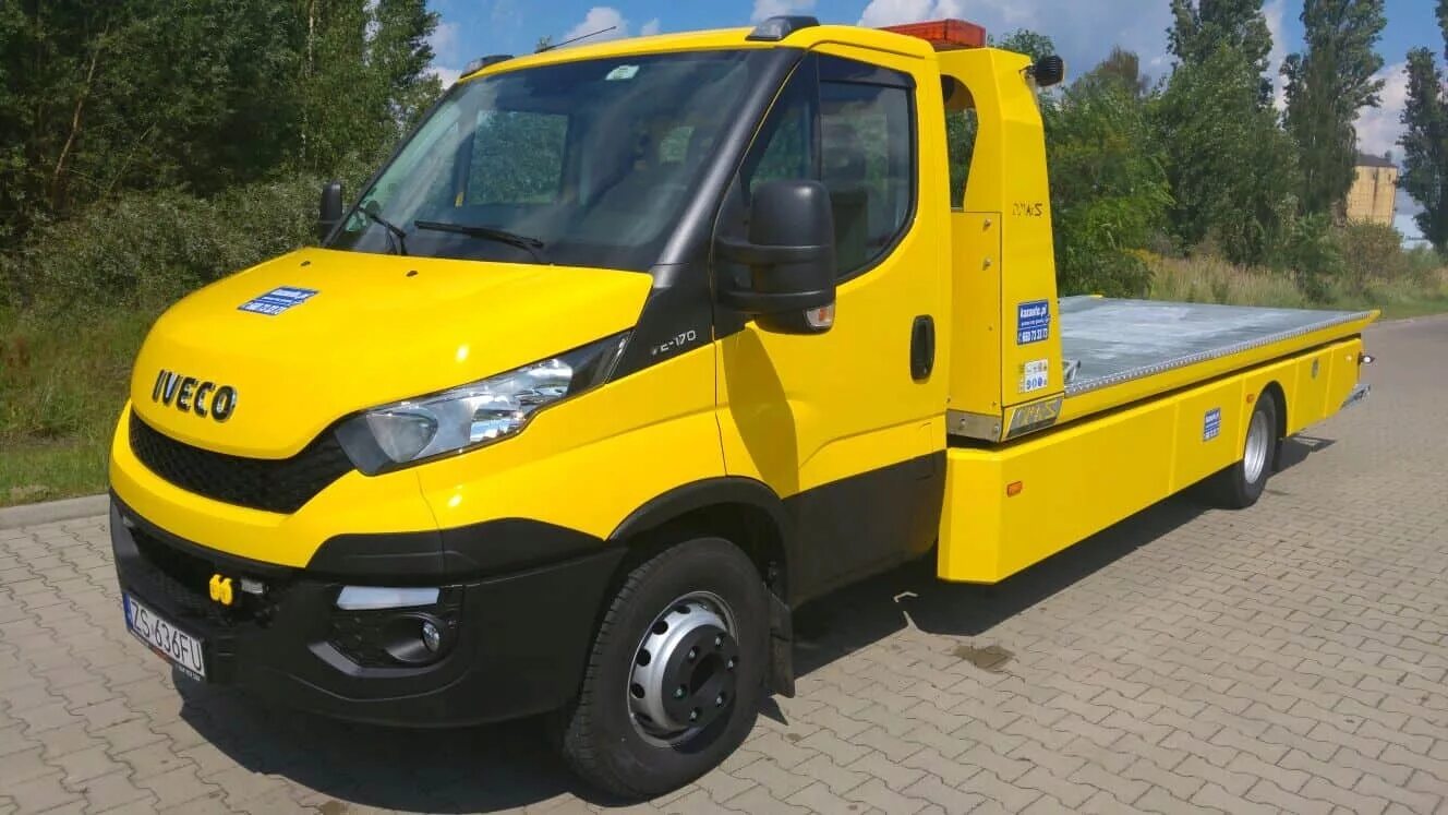 Эвакуатор mercedes sprinter. Mercedes econic эвакуатор. Варио эвакуатор. Эвакуатор грузовых автомобилей. Винил на эвакуатор.