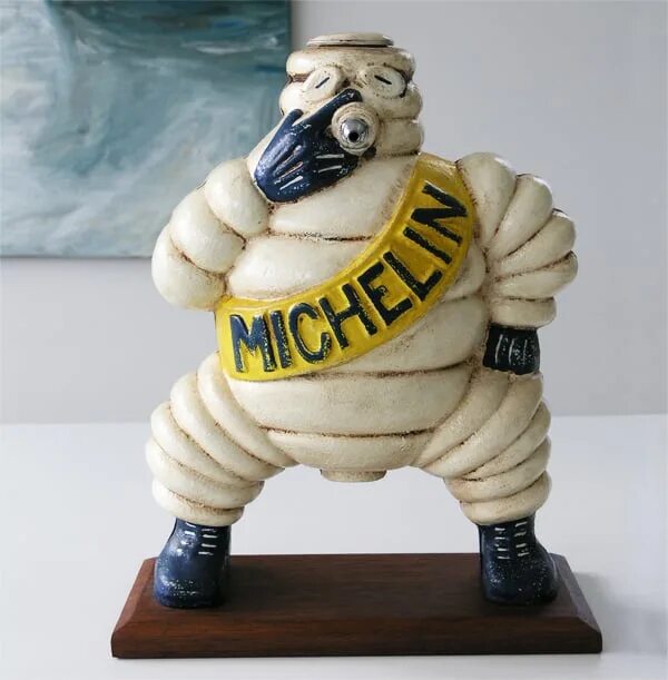 Мистер мишлен. Бибендум. Мишлен. Талисман Michelin.