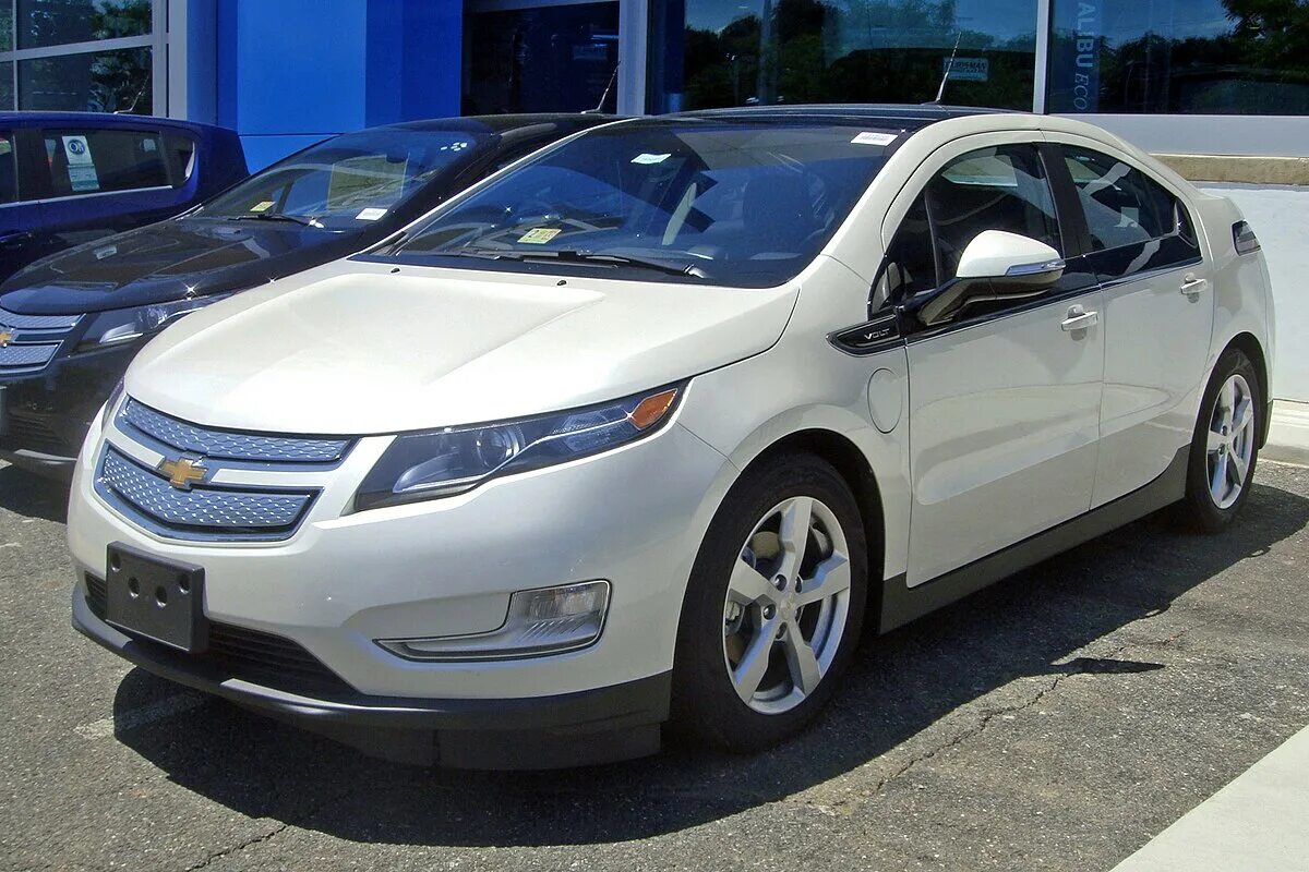 Шевроле гибрид. Chevrolet Volt 2012. Chevrolet Volt 2013. Chevrolet Volt электромобиль. Chevrolet Volt 1.