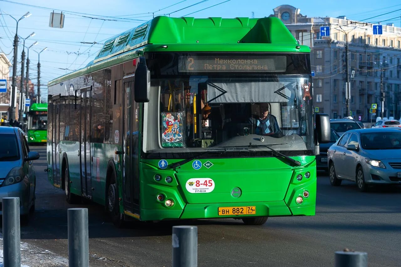 Челябинский автобус. Автобус 2 Челябинск. Зеленый автобус Челябинск. 81 Автобус Челябинск.