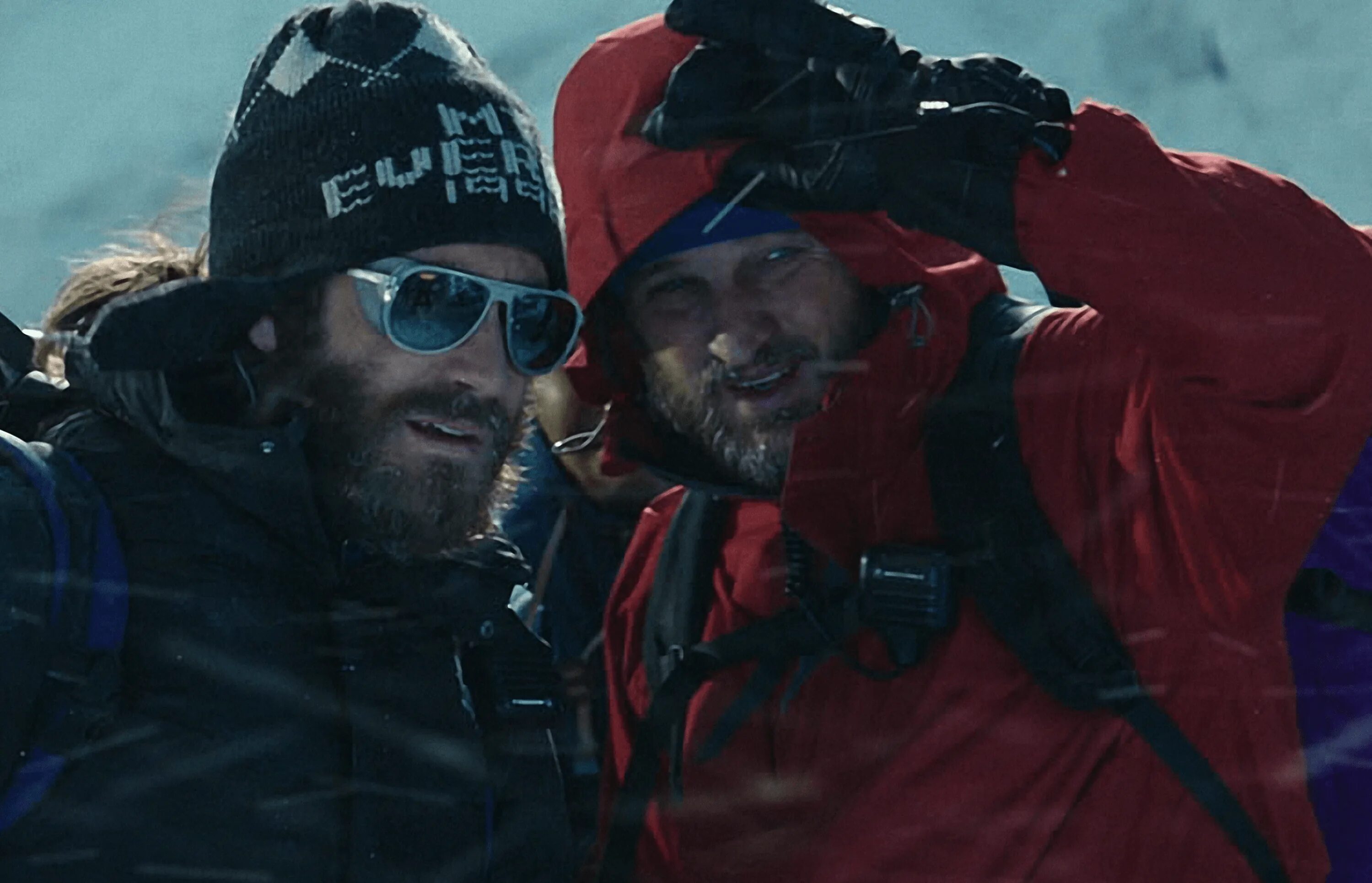 Клипе эверест. Джейк джилленхол эверест. клайв стэнден эверест. скотт фишер альпинист.