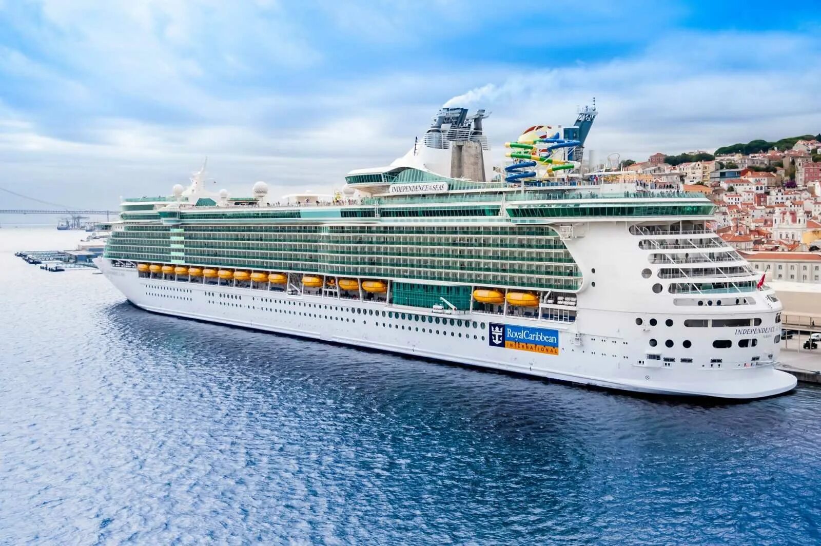 Круиз royal caribbean. Лайнер ройал карибиан. круизный лайнер royal caribbean. лайнер princess роял карибиан. круизная компания royal caribbean international.