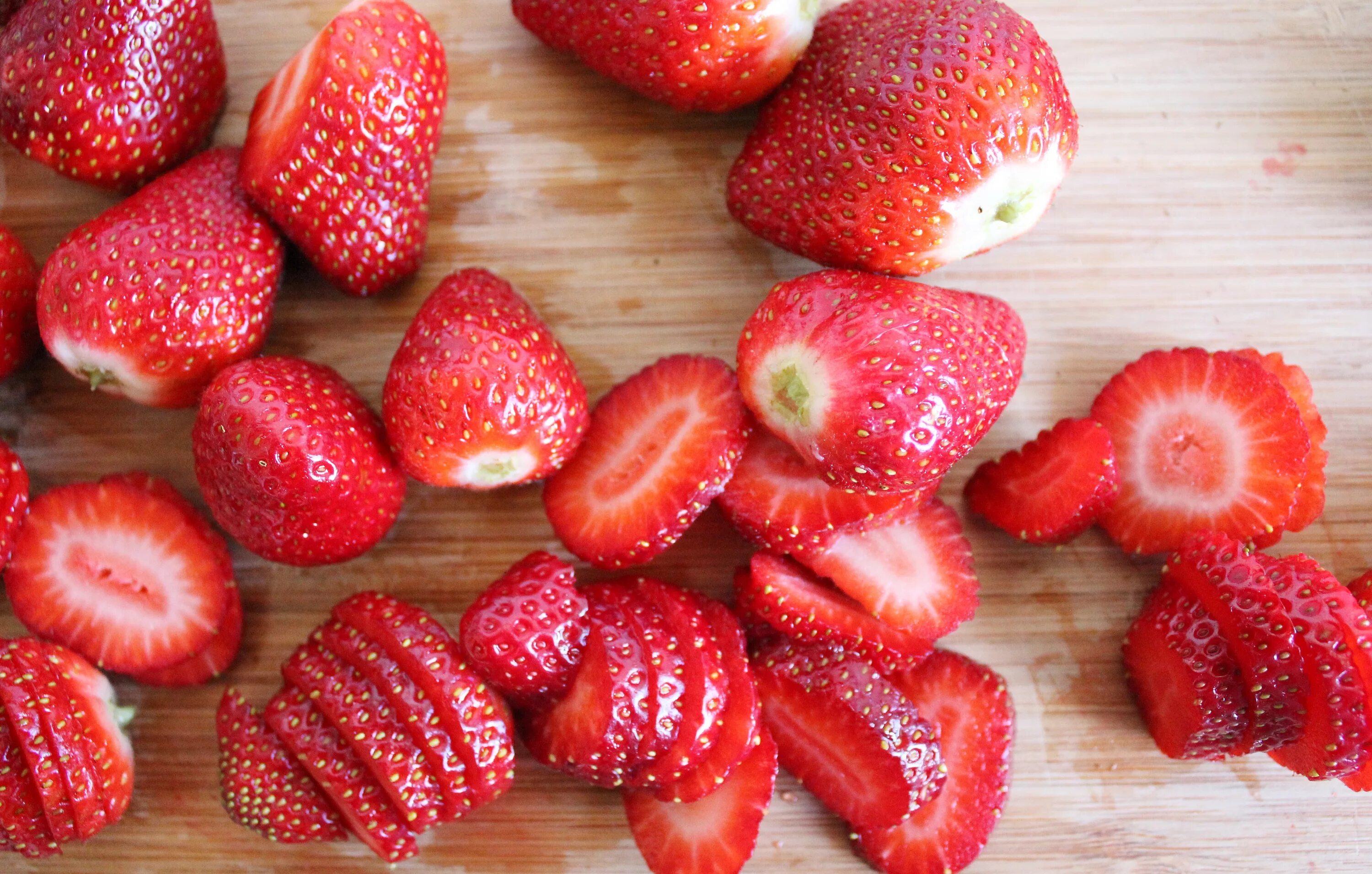 Как красиво нарезать клубнику