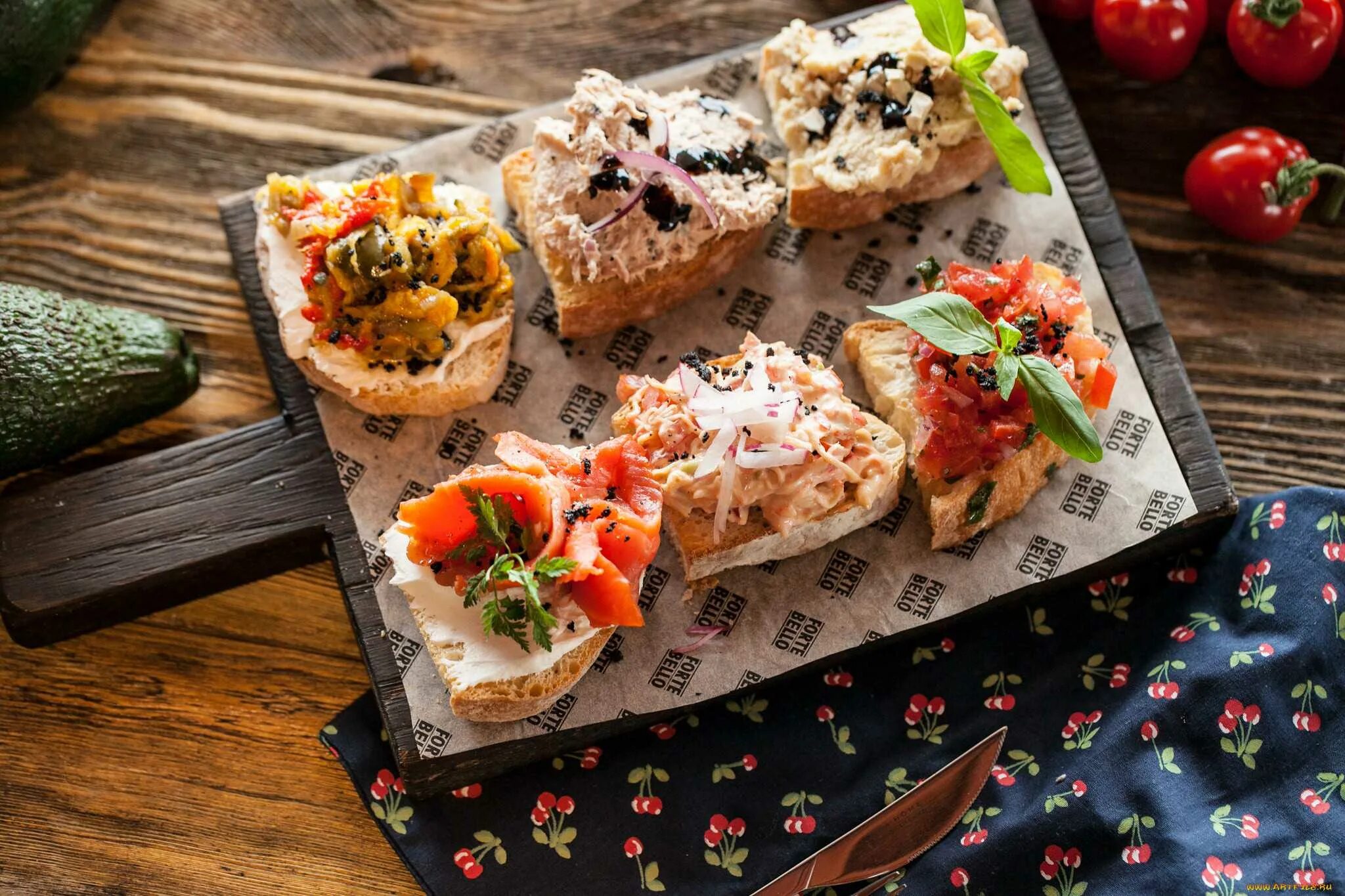 Рецепты шедевры. Нарезка овощей и колбасы. Вкусные кулинарные шедевры. Необычная выпечка. Яичница в лерешке.