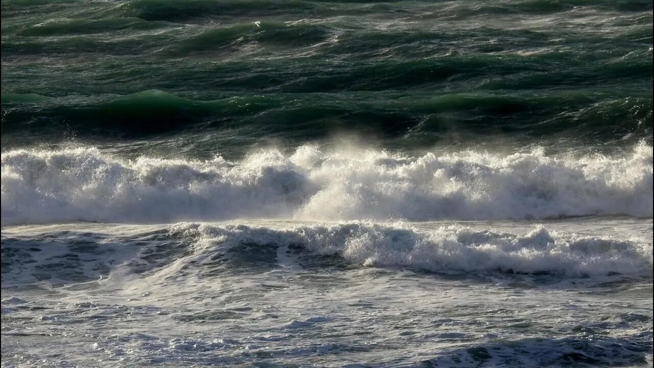 Шум моря слушать час. Море шумит. Шумное море. Релаксация шум моря. Шум волн моря для успокоения.