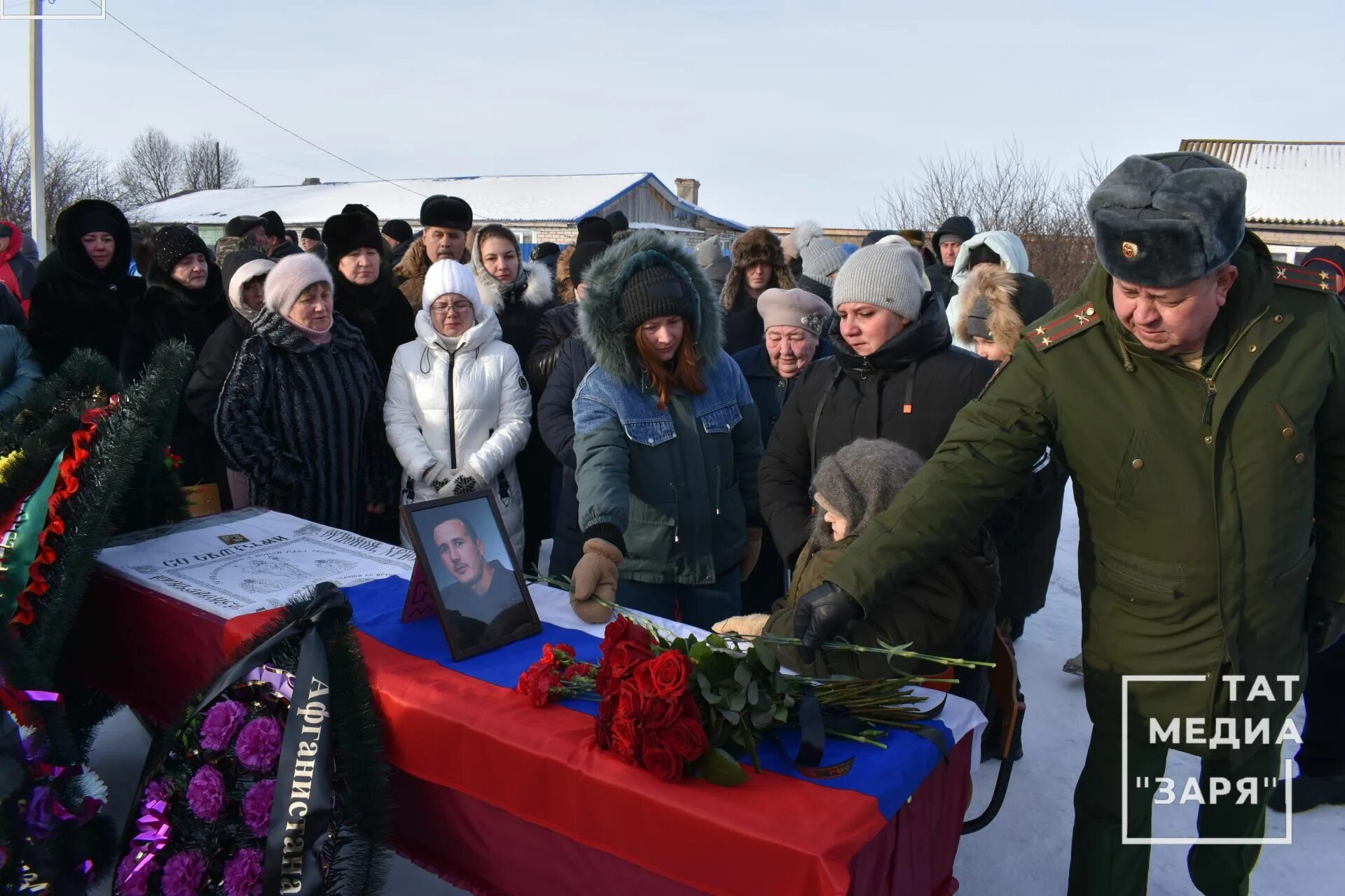 Новости сво 18.03 24. В Домодедово простились с погибшим в сво. В Мариинске простились с погибшим в сво.