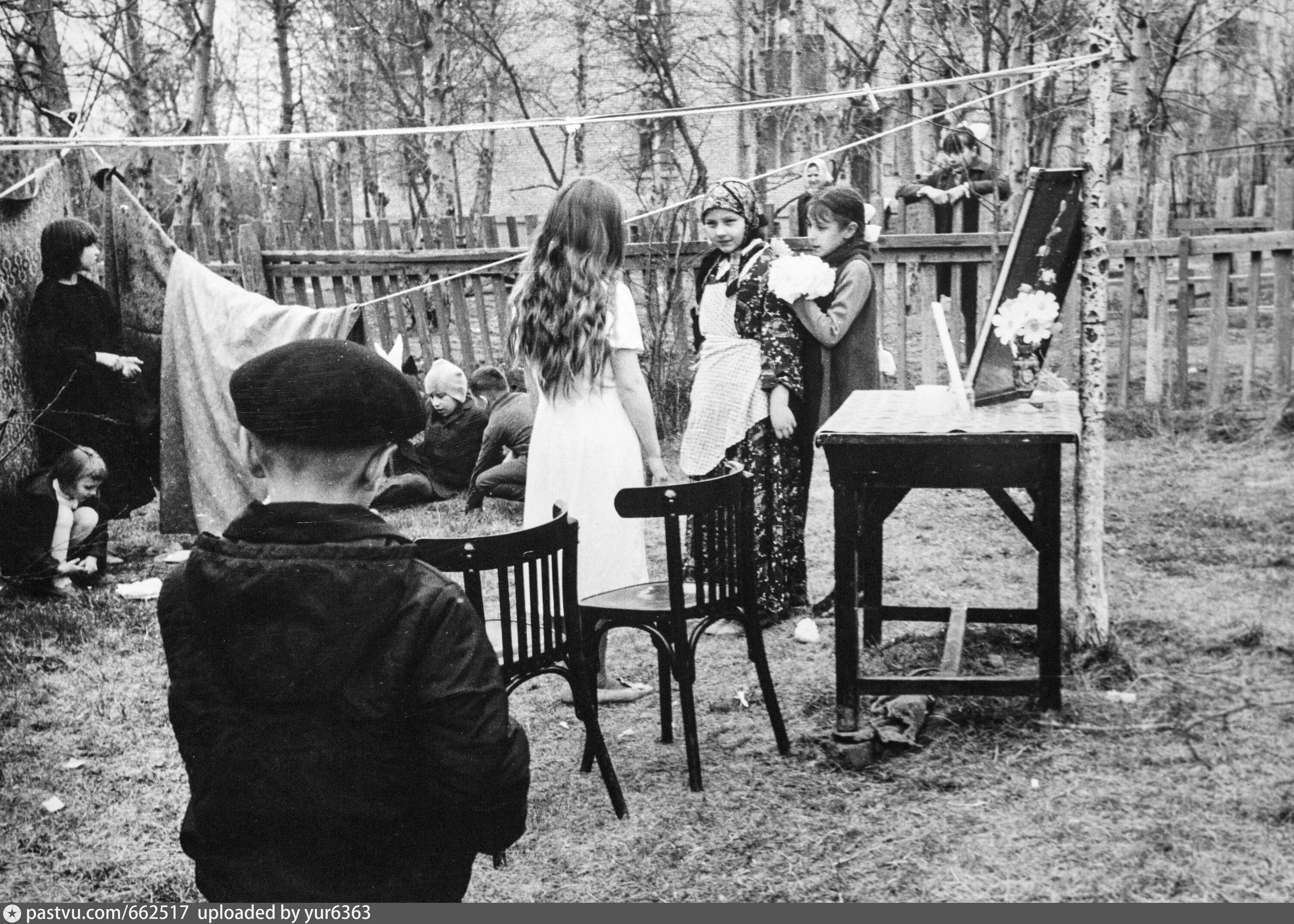 Детские воспоминания. Советские дети во дворе. Воспоминания из детства. Память детства. Воспоминания ребенка.