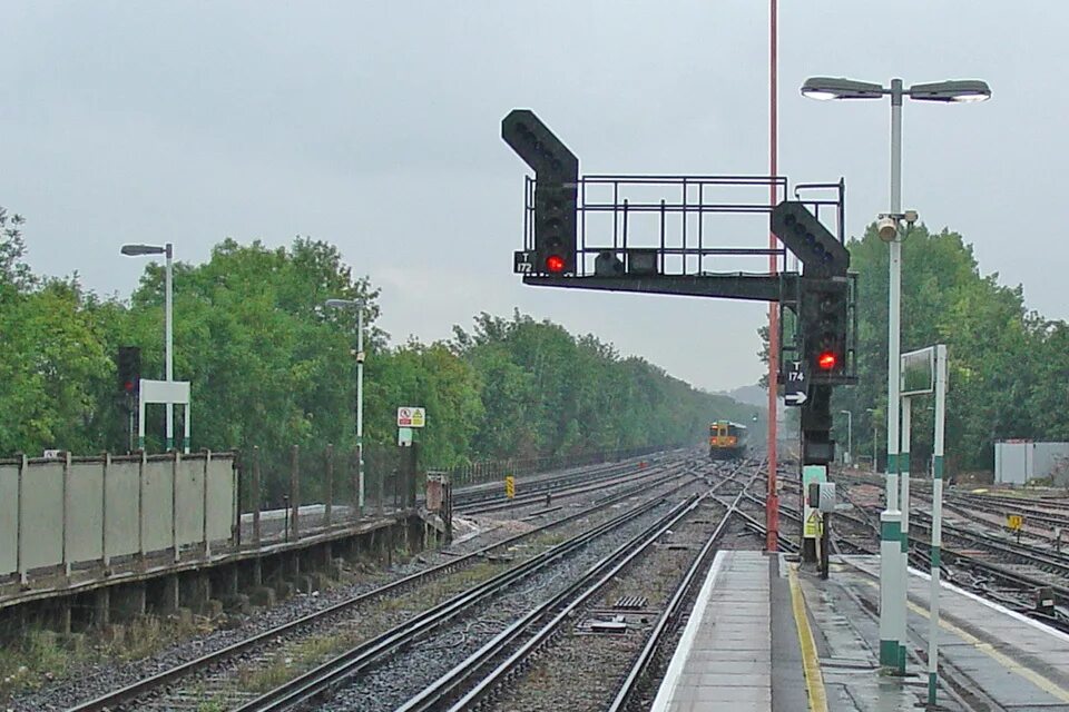 Сигнализация на железной дороге. Железнодорожная сигнализация. Железнодорожная светофорная сигнализация. Устройства железнодорожной сигнализации.