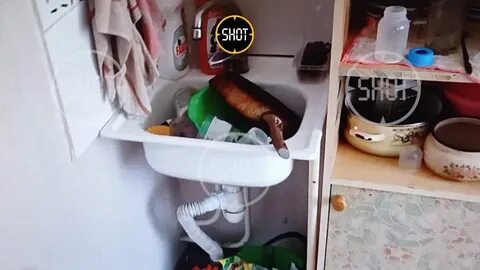 Бросил 4 детей