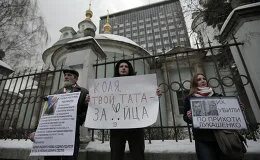 Пикеты против смертной казни. Митинг против смертной казни. Пикеты за смертную казнь. Смертная казнь против демонстрации.