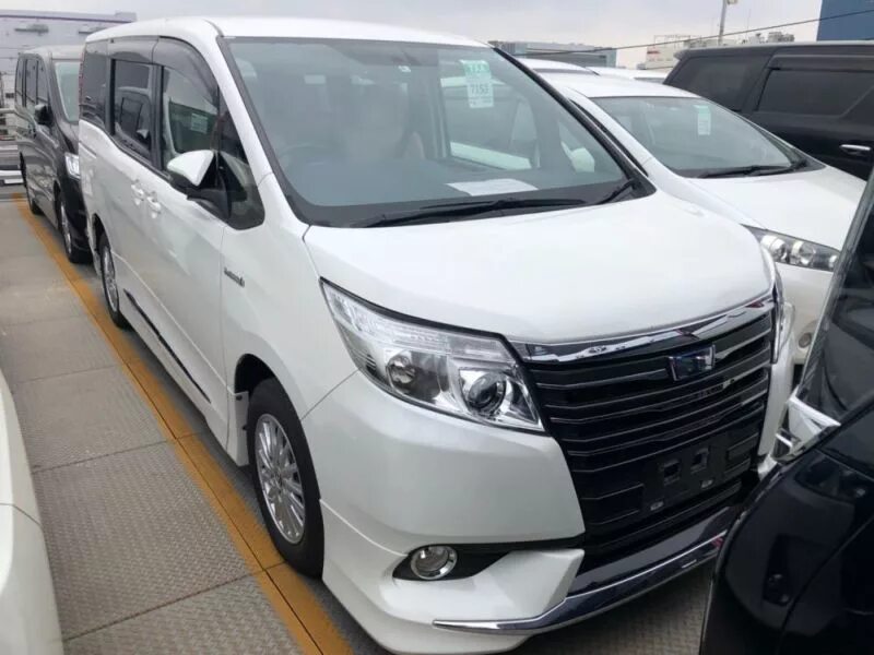 Тойота Ноах гибрид. Toyota Noah 2014. Тойота Ноах 2014 гибрид g. Тойота Ноах гибрид 2015. Noah гибрид