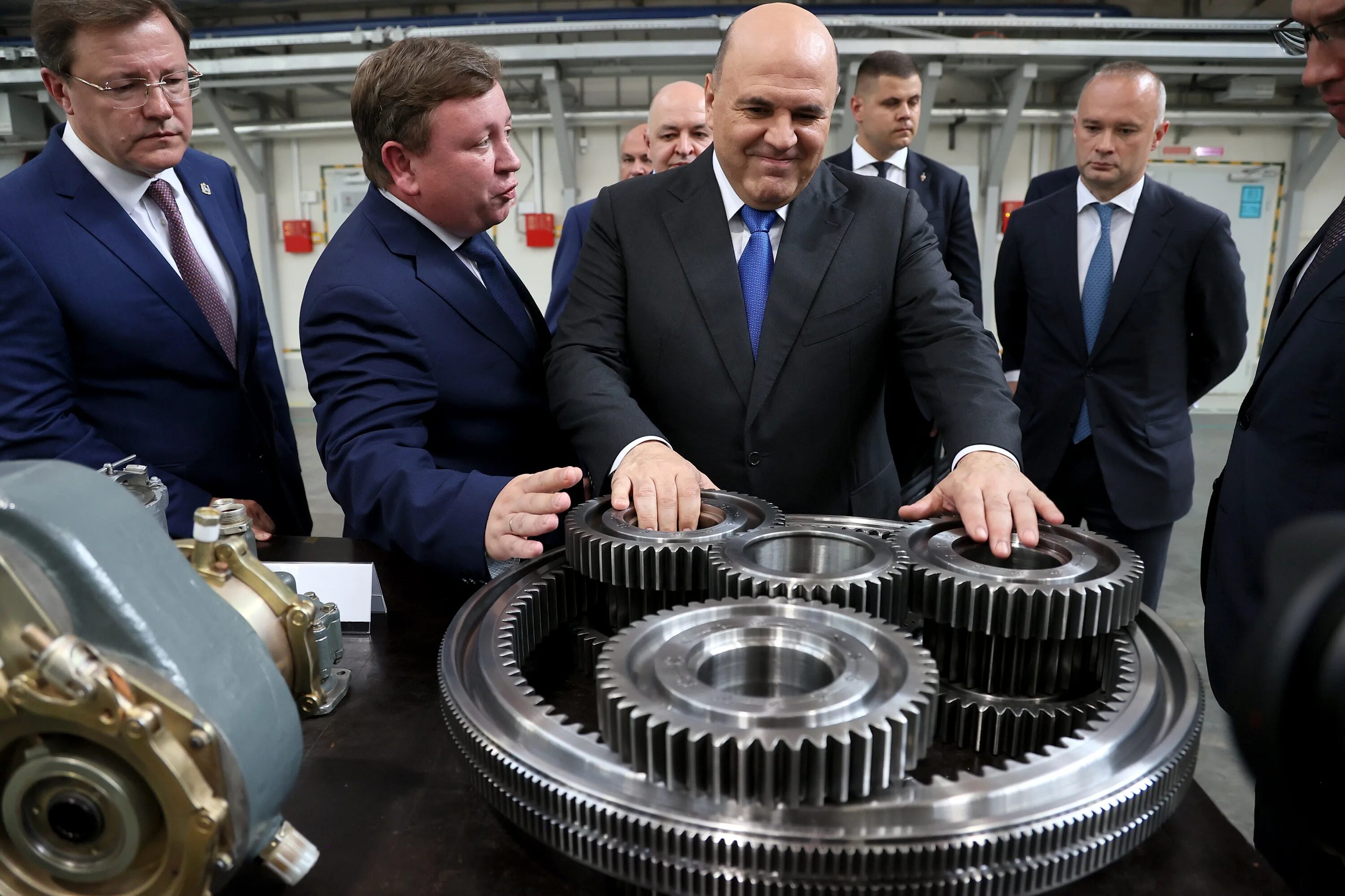 День работника оборонно промышленного комплекса. Оборонное предприятие. Оборонное предприятие. Обуховский завод алмаз антей. Сотрудниках оборонно промышленного комплекса.