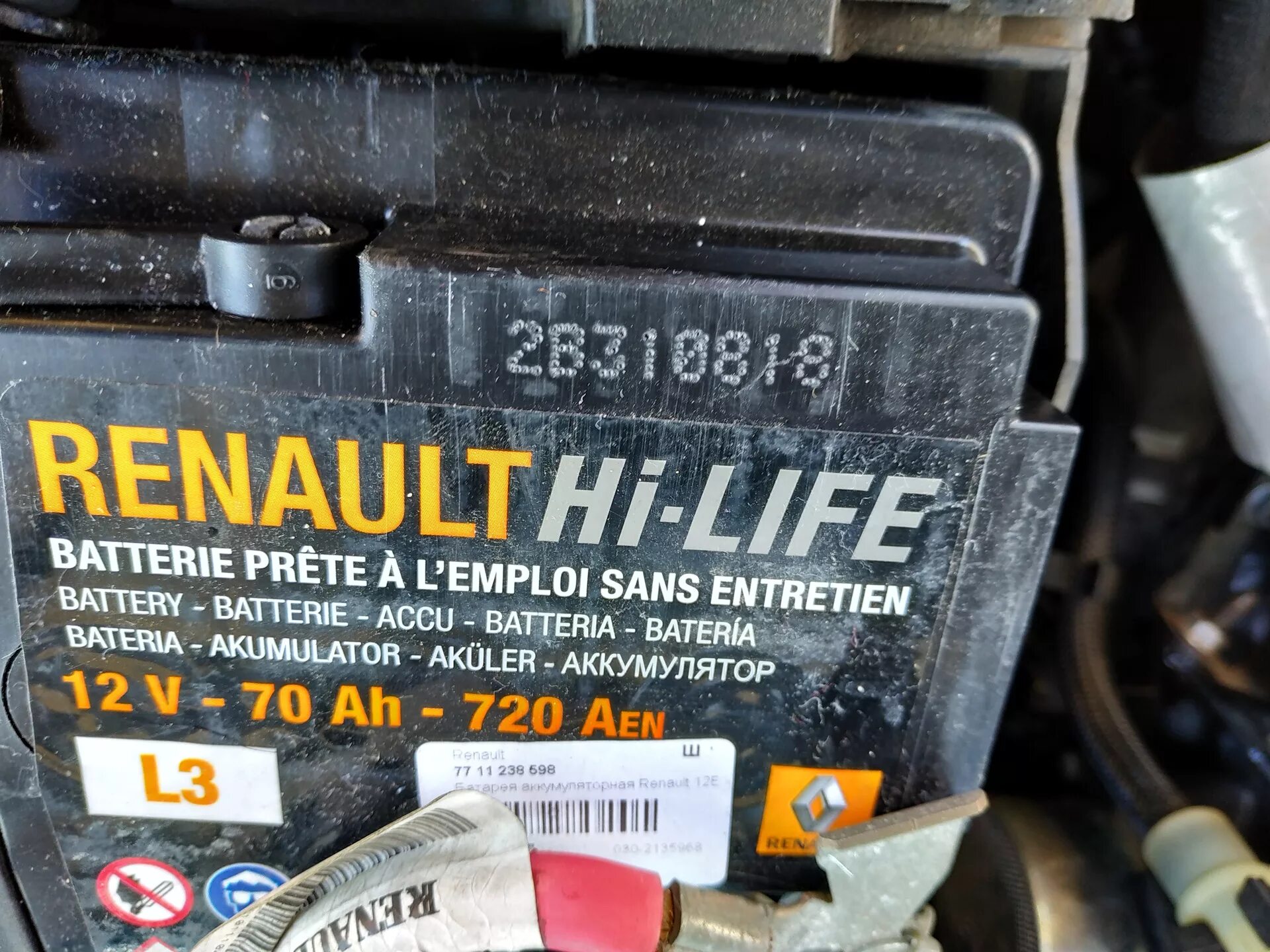 Купить аккумулятор рено логан. Аккумулятор Renault 70ah 720a. 7711238598 Renault аккумулятор. Аккумулятор Renault Standart 70 Ач. Аккумулятор на Рено Меган 3 Renault Nissan 720 Ah 720a с индикатором заряда.