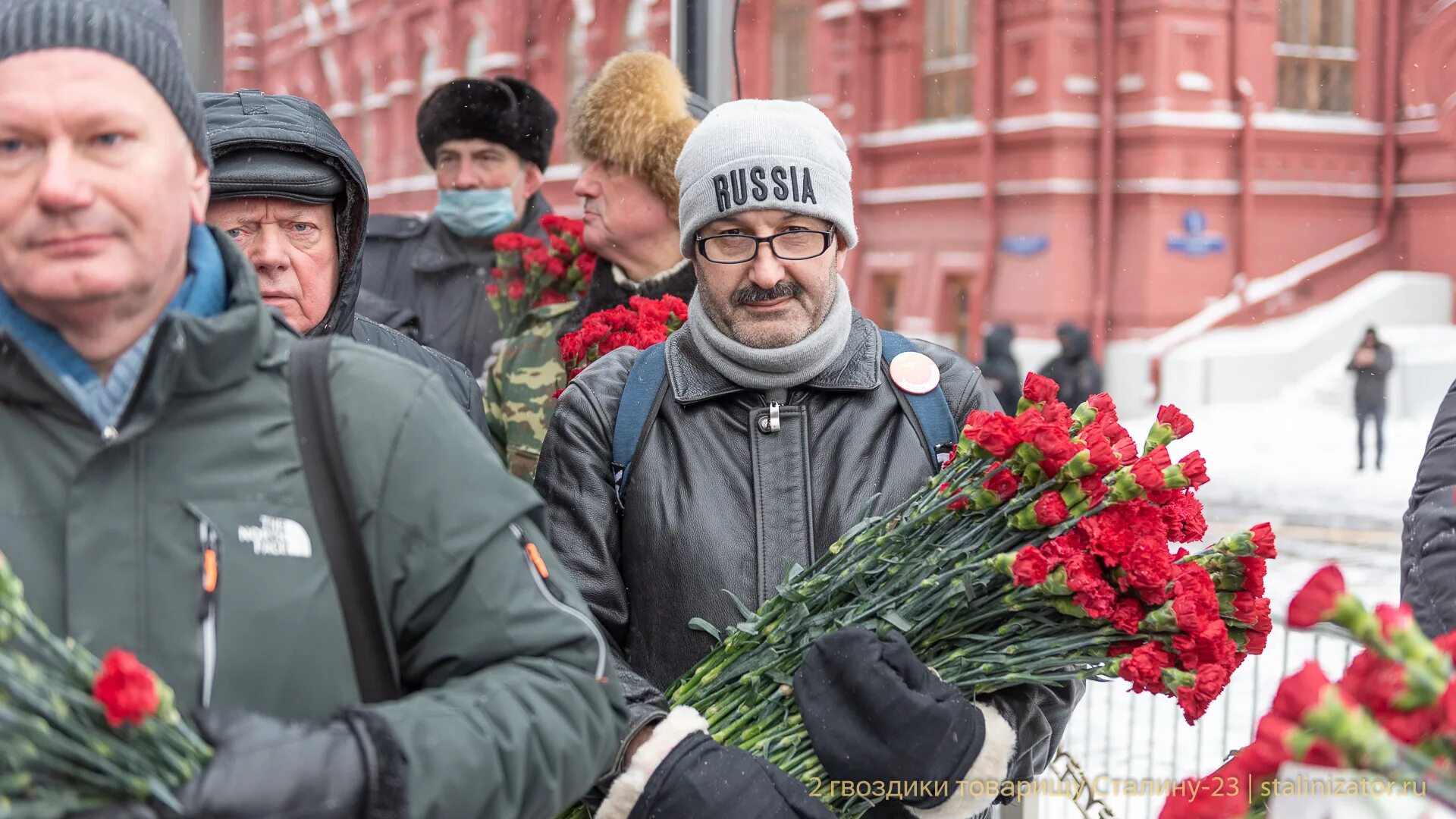 Гвоздики для сталина. Сталин 2 гвоздики. Две гвоздики для товарища Сталина. 2 Гвоздики товарищу Сталину.